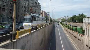 București: Un tânăr s-a aruncat de pe Pasajul Muncii pe o maşină în mers, după o ceartă cu iubita