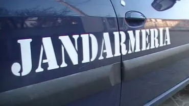 Un autobuz plin cu jandarmi a intrat în coliziune cu două mașini la Valu lui Traian: Zece persoane au fost rănite