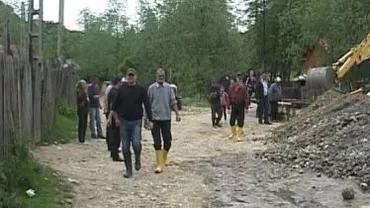 Protest al locanicilor în Argeș față de ridicarea de diguri împotriva inundațiilor