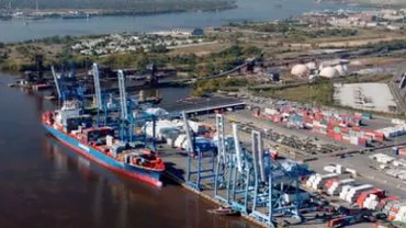 Ministerul Transporturilor: Decizia Guvernului de a acorda gratuit Consiliului local Constanţa acţiuni la portul de la Marea Neagră, ilegală