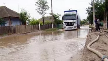 Patru poduri și trei drumuri comunale din județul Suceava, afectate de ploile abudente