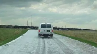 Trafic deviat pe Autostrada București - Constanța, după ce carosabilul a fost acoperit de un strat gros de gheață