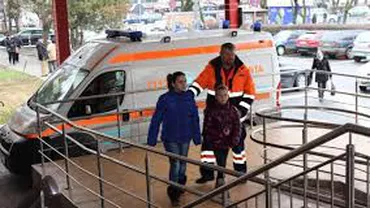 Unsprezece elevi de la un liceu din Constanţa, la spital după ce au băut lapte dat la şcoală
