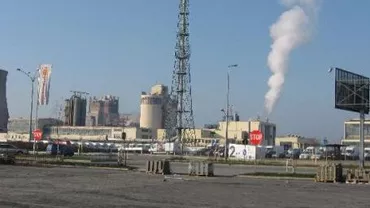 Accident de muncă la combinatul Azomureş: Doi muncitori, la spital cu arsuri