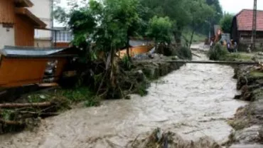 Cod portocaliu de inundații în 11 județe, valabil până sâmbătă (FOTO)