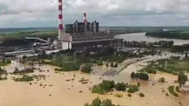 Inundațiile amenință zonele minate din Bosnia și principala centrală electrică din Serbia