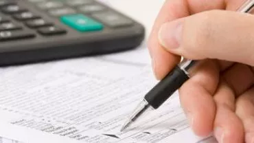 Guvernul elimină sau comasează 27 taxe parafiscale, iar alte 65 urmează să fie reglementate prin ordine
