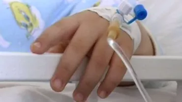Bacău: Un copil de un an și jumătate a ajuns la spital după ce a căzut de la etajul al nouălea al unui bloc