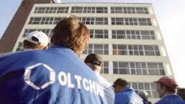 Foștii angajați de la Oltchim Râmnicu Vâlcea au pus capăt grevei foamei după ce două dintre greviste au necesitat îngrijiri medicale