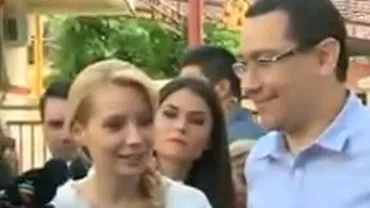 Victor Ponta, huiduit la Buftea unde s-a prezentat pentru a o susține pe Gabriela Szabo la vot (VIDEO)