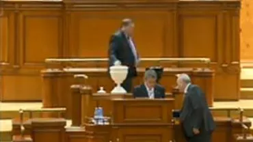 Liderii PSD - UNPR - PC au ieșit din sală în timpul votului pe moțiunea de cenzură (VIDEO)