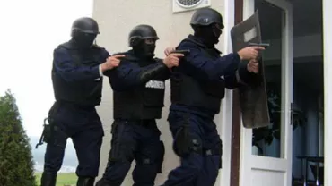 Argeş: Grupare specializată în înşelăciune şi şantaj, destructurată. Prejudiciul, de peste 1 milion de lei