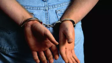 Călărași: Bărbat arestat după ce a încercat să incendieze o maşină într-o parcare