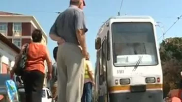 București: Un vagon al unui tramvai circulând pe linia 41 a deraiat de pe șine
