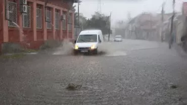 Galați: Cartier întreg, inundat în urma unei ploi torențiale