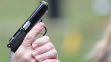 Suceava: Bărbat suspectat de furturi, împuşcat în spate de poliţişti după ce a fost prins în flagrant