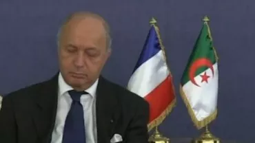 Ministrul francez de Externe a aţipit în cursul unei întâlniri oficiale, la Alger (VIDEO)
