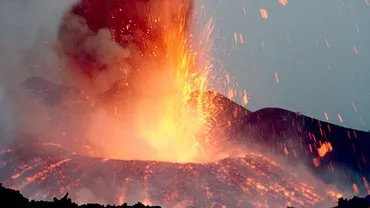 Vulcanul Etna a erupt din nou: Un aeroport din Sicilia a fost închis