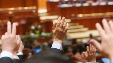 Proiectul de lege privind amnistia şi graţierea rămâne în dezbatere publică cel puţin până în toamnă