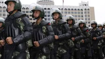 Treisprezece persoane, ucise într-un atentat asupra poliţiei, în provincia chineză Xinjiang