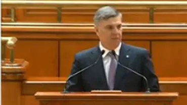 Parlamentul a renunțat la ”demisia de onoare” a președintelui Traian Băsescu și cere demisia sa efectivă