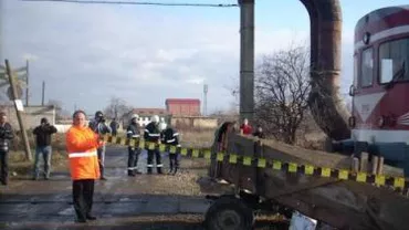 Bistrița: Un bărbat a murit, iar altul a fost grav rănit după ce căruța în care se aflau a fost lovită de un tren