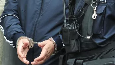 Prahova: Poliţist condamnat la cinci ani de închisoare pentru luare de mită şi purtare abuzivă