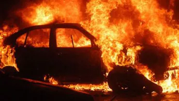 Vâlcea: Anchetă deschisă după ce mașina unei primării din județ și o autoutilitară aparținând familiei primarului au fost incendiate