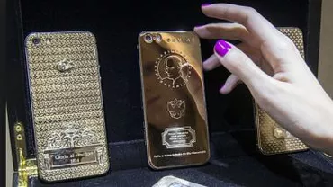 iPhone-uri din aur, gravate cu chipul lui Vladimir Putin, scoase la vânzare în Moscova