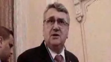Senatorul PNL Lucian Iliescu a îmbrâncit un reporter care l-a surprins cu lista celor care trebuiau votați la Congres