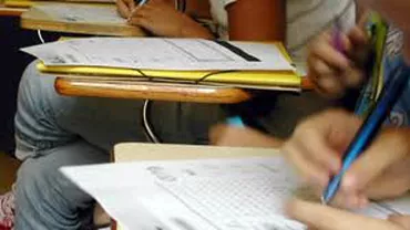 Bihor: Preşedintele unei comisii de bacalaureat a refuzat să elimine opt elevi prinşi cu fiţuici