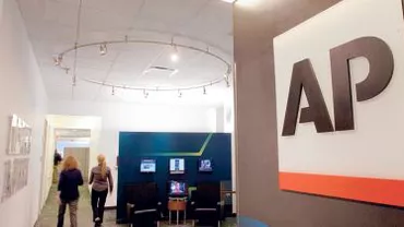 Associated Press va folosi roboți pentru scrierea unor materiale de presă