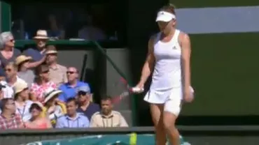 Partida dintre Halep şi Bouchard, întreruptă temporar după ce unei persoane i s-a făcut rău