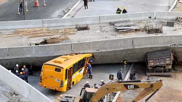 Brazilia: Cel puţin doi morţi după prăbuşirea unei pasarele peste o autostradă la Belo Horizonte