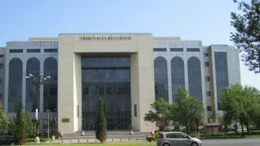 Un bărbat s-a tăiat pe piept la Tribunalul București, acolo unde aștepta să fie audiat și să dea declarații