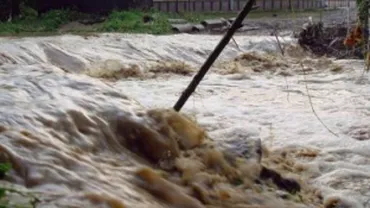 Prahova: Un bătrân a murit după ce a fost luat de o viitură