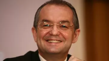 Emil Boc refuză să amendeze tinerele care fac topless pe malul Someșului: ”Ce e frumos și lui Dumnezeu îi place” (VIDEO)