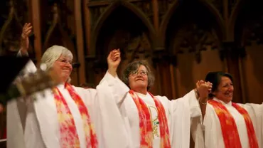 Biserica Angliei decide dacă femeile vor putea deveni episcopi