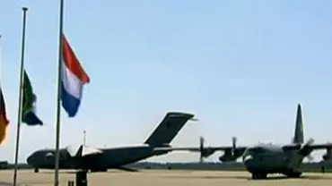 Avioanele care transportă cadavre ale victimelor avionului malaysian au aterizat în Olanda