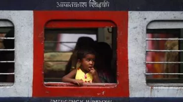 India: 13 copii au murit, după ce un autobuz școlar a fost lovit de un tren