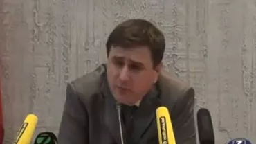Deputat moldovean, în lacrimi din cauza soției, în timpul unei conferințe: „Întotdeauna spune că nu sunt romantic, că nu știu să iubesc” (VIDEO)