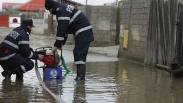 Peste 1.600 de angajaţi MAI intervin pentru salvarea persoanelor din zonele inundate
