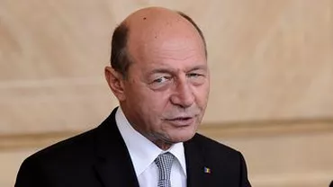 Traian Băsescu l-a decorat pe tenorul Octavian Naghiu
