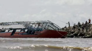 Un vapor s-a scufundat în Indonezia: Șapte persoane au murit, iar altele 13 sunt date dispărute