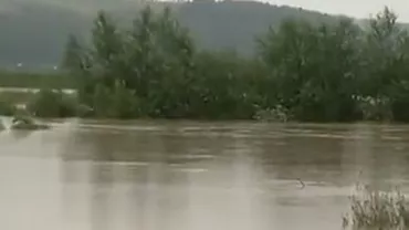 Râul Caraș a crescut cu un metru în 6 ore: 400 de oameni au fost evacuați în Caraş-Severin