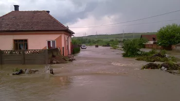 Timiș: Cod portocaliu de inundaţii pe râurile Bârzava și Moravița, până luni seară