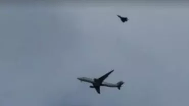Un avion de pasageri a fost escortat de un aparat de vânătoare al Forțelor aeriene britanice