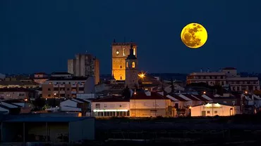 SuperLuna și-a făcut apariția pentru a patra oară în acest an (VIDEO)
