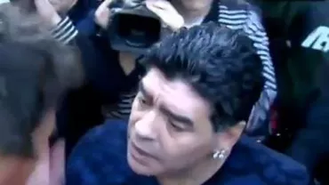 Diego Maradona a pălmuit un jurnalist și l-a numit idiot pentru că i-a făcut ochi dulci mamei fiului său (VIDEO)