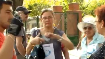 Maria Grapini a agresat doi jurnalişti la Timişoara, în timp ce protesta pentru postul lui Voiculescu (VIDEO)